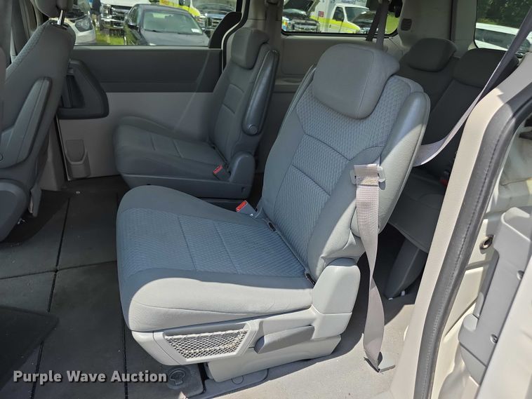 image for item EF3589 2010 Dodge Grand Caravan SE van