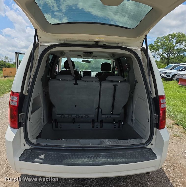 image for item EF3589 2010 Dodge Grand Caravan SE van