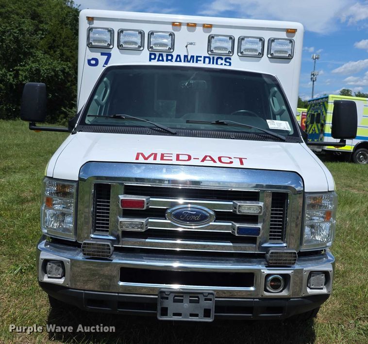 image for item EF3590 2013 Ford E450 ambulance