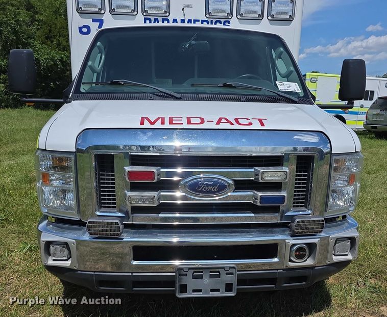 image for item EF3590 2013 Ford E450 ambulance