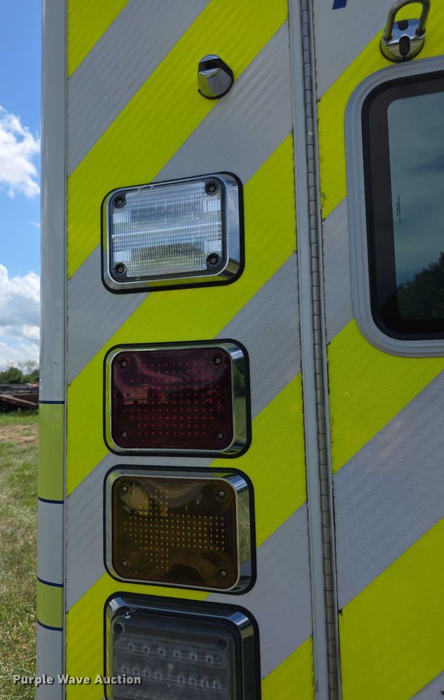 image for item EF3590 2013 Ford E450 ambulance
