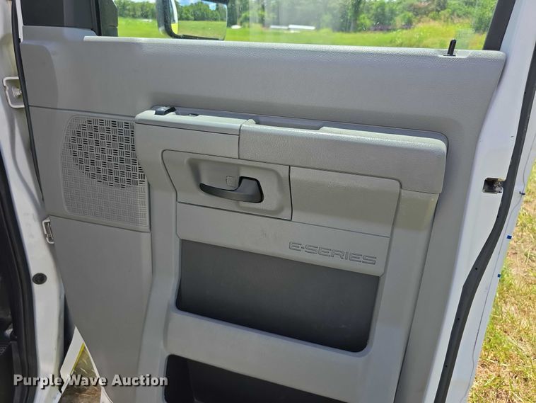 image for item EF3590 2013 Ford E450 ambulance