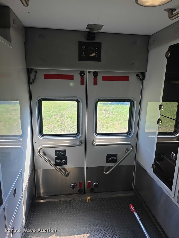 image for item EF3590 2013 Ford E450 ambulance