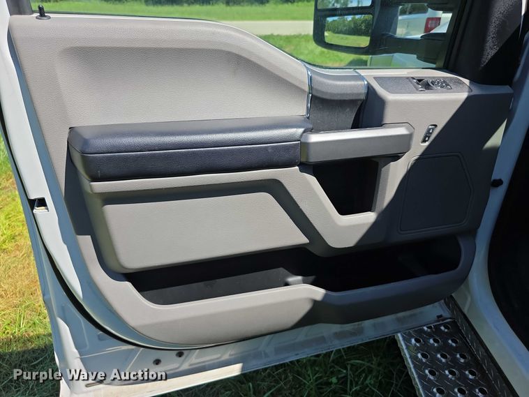 image for item EF3591 2017 Ford F450 XLT ambulance