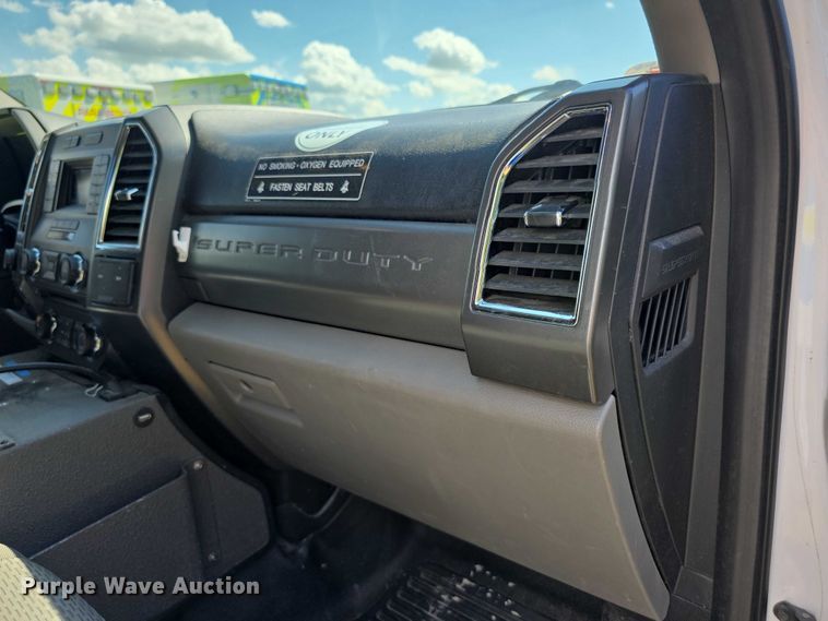 image for item EF3591 2017 Ford F450 XLT ambulance