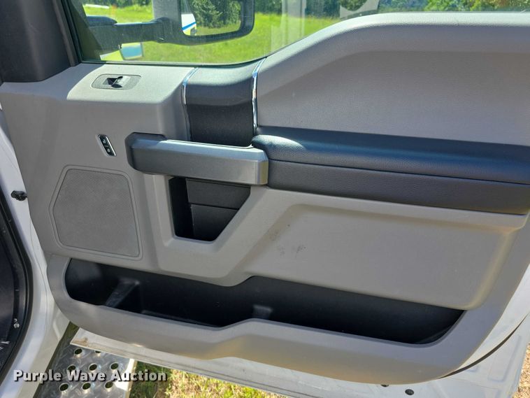 image for item EF3591 2017 Ford F450 XLT ambulance