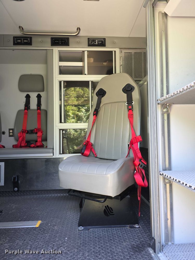 image for item EF3591 2017 Ford F450 XLT ambulance