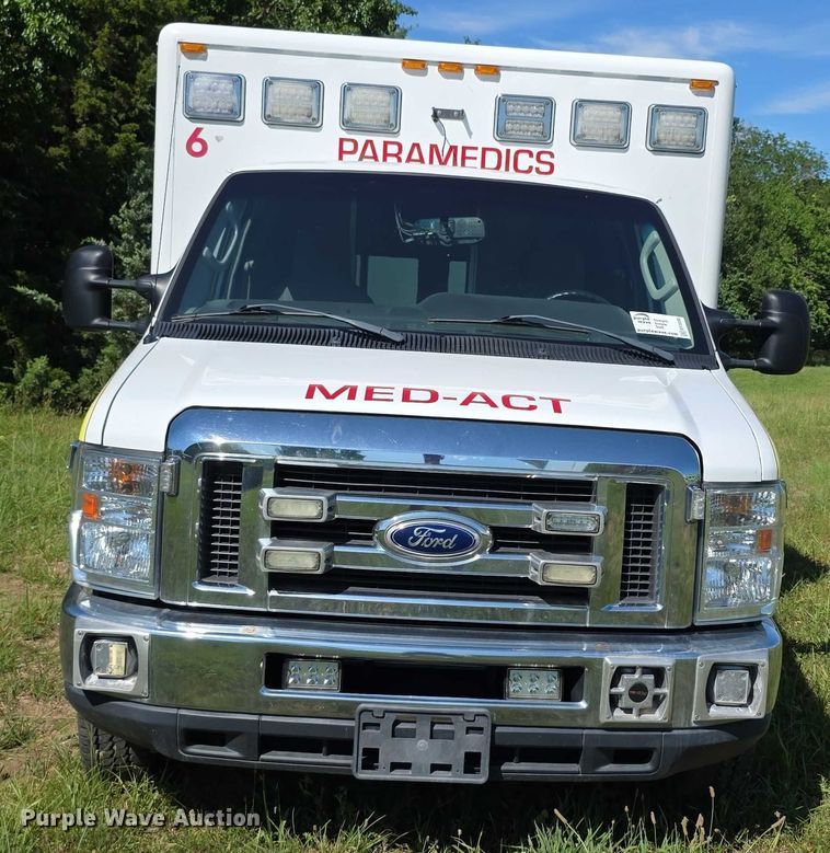 image for item EF3592 2015 Ford E450 ambulance