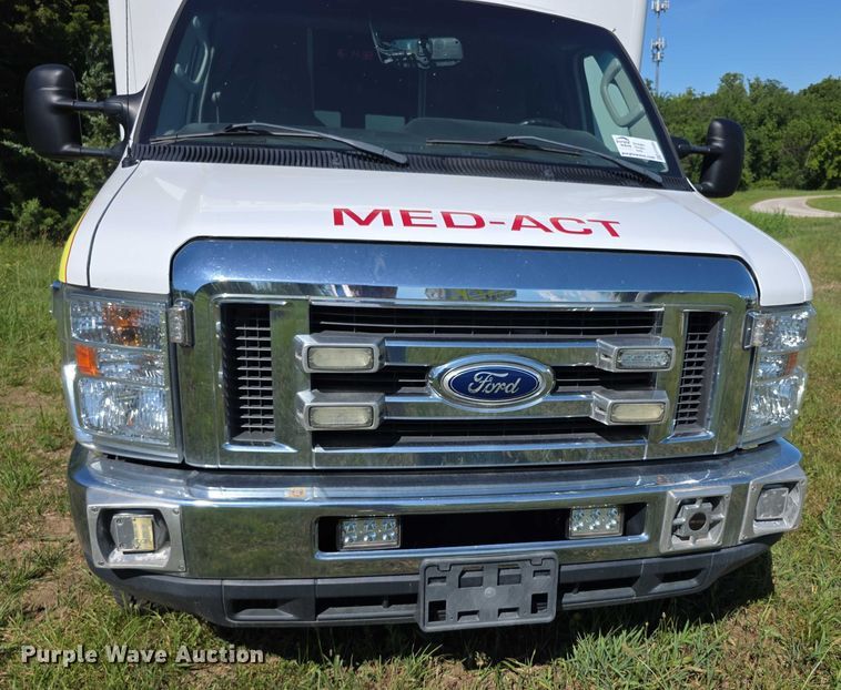 image for item EF3592 2015 Ford E450 ambulance