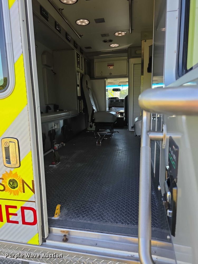 image for item EF3592 2015 Ford E450 ambulance