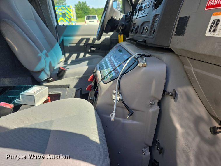 image for item EF3592 2015 Ford E450 ambulance