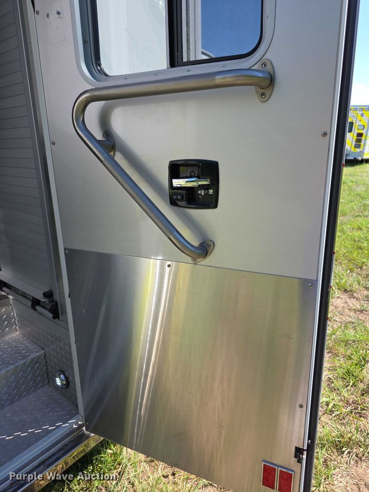 image for item EF3592 2015 Ford E450 ambulance