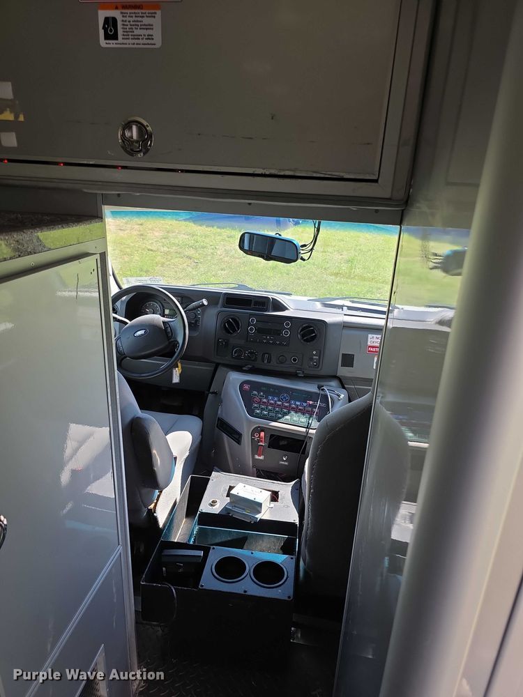 image for item EF3592 2015 Ford E450 ambulance