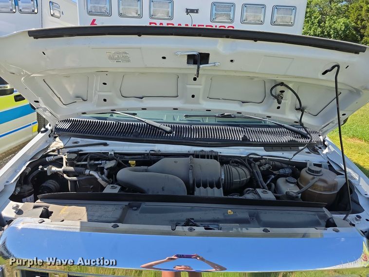 image for item EF3592 2015 Ford E450 ambulance