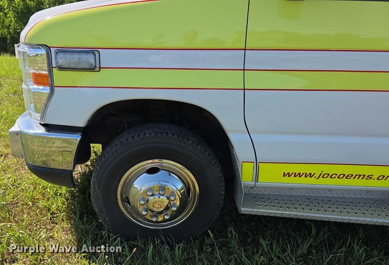 image for item EF3592 2015 Ford E450 ambulance