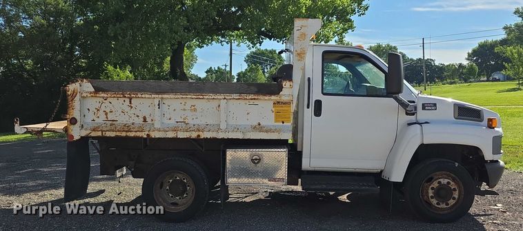 image for item EF3670 2004 GMC C5500 dump truck