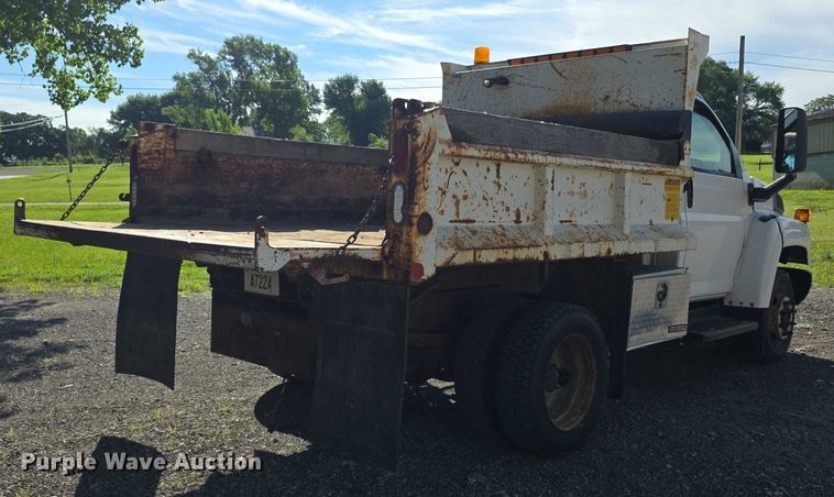 image for item EF3670 2004 GMC C5500 dump truck