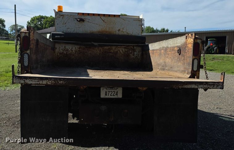 image for item EF3670 2004 GMC C5500 dump truck
