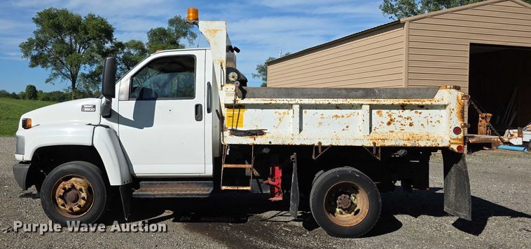 image for item EF3670 2004 GMC C5500 dump truck