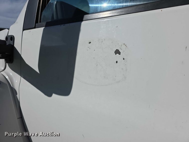 image for item EF3670 2004 GMC C5500 dump truck