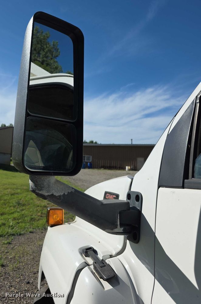 image for item EF3670 2004 GMC C5500 dump truck