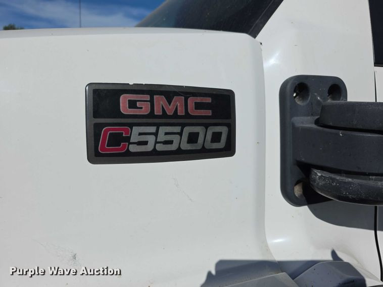 image for item EF3670 2004 GMC C5500 dump truck