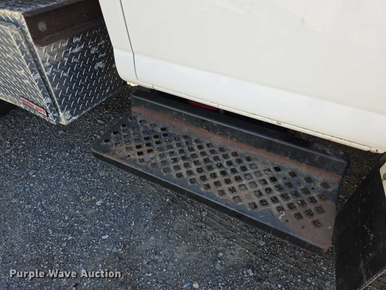 image for item EF3670 2004 GMC C5500 dump truck