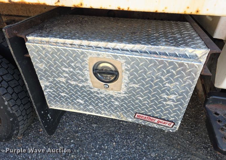 image for item EF3670 2004 GMC C5500 dump truck