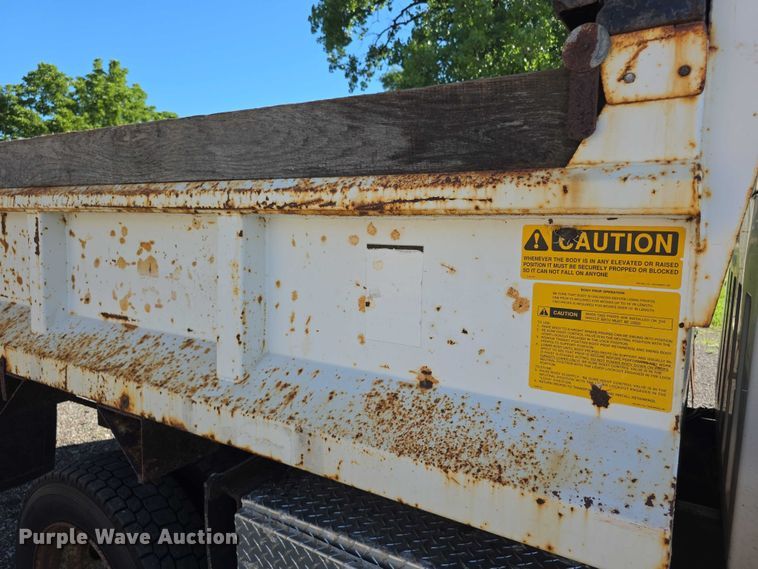 image for item EF3670 2004 GMC C5500 dump truck