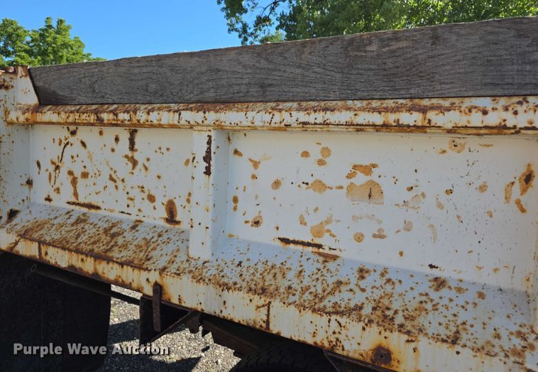 image for item EF3670 2004 GMC C5500 dump truck