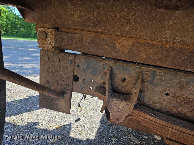 image for item EF3670 2004 GMC C5500 dump truck