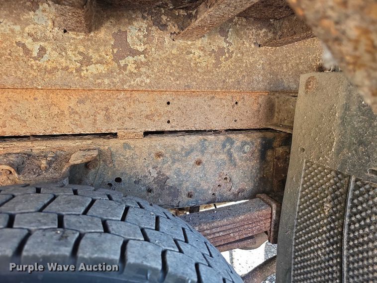 image for item EF3670 2004 GMC C5500 dump truck