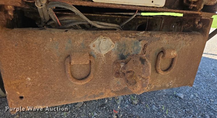 image for item EF3670 2004 GMC C5500 dump truck