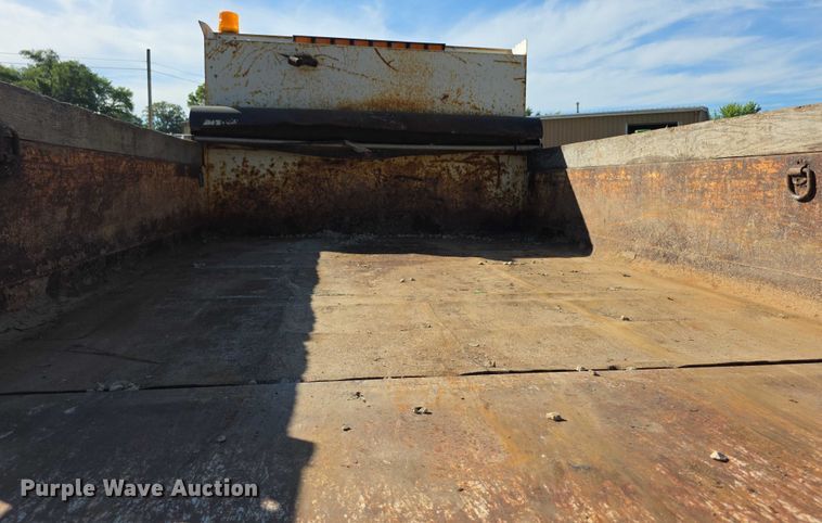 image for item EF3670 2004 GMC C5500 dump truck