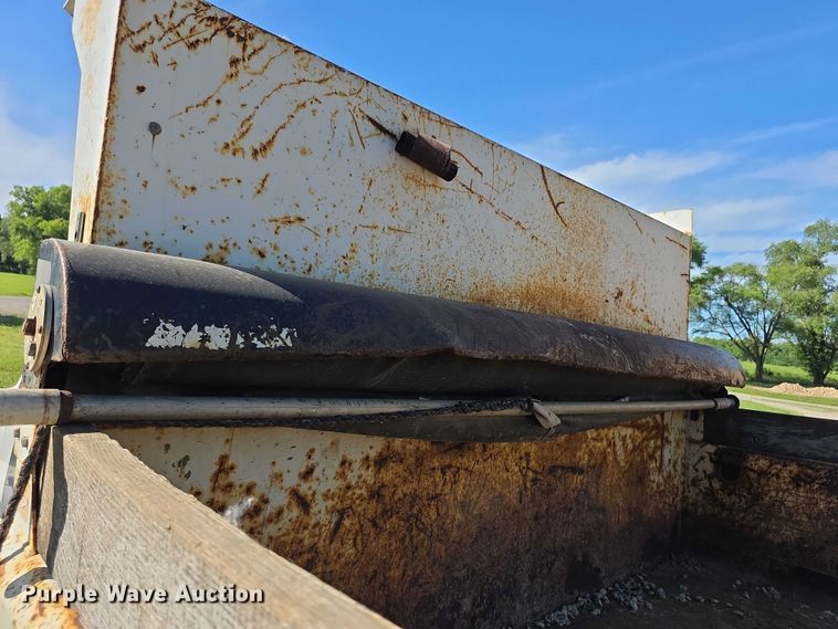 image for item EF3670 2004 GMC C5500 dump truck