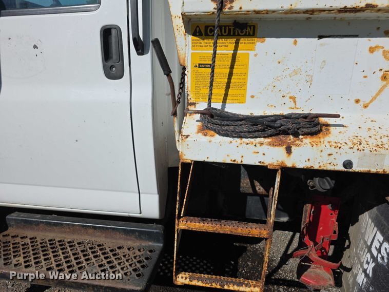 image for item EF3670 2004 GMC C5500 dump truck