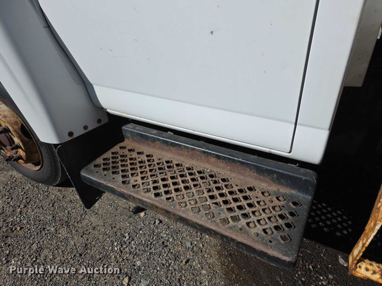 image for item EF3670 2004 GMC C5500 dump truck