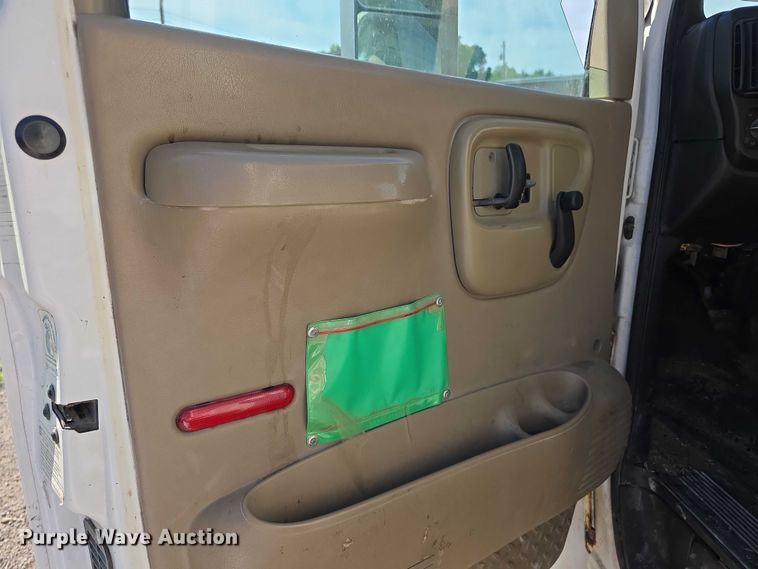 image for item EF3670 2004 GMC C5500 dump truck