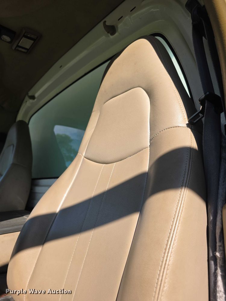 image for item EF3670 2004 GMC C5500 dump truck