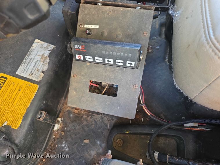 image for item EF3670 2004 GMC C5500 dump truck