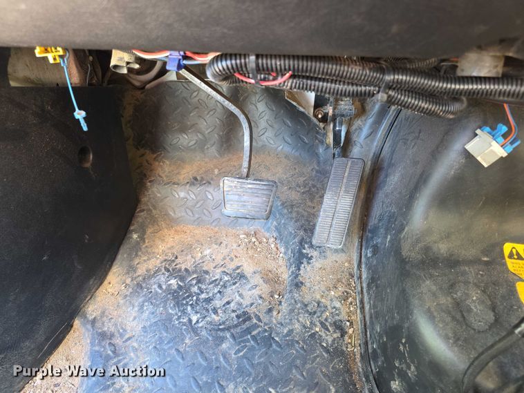 image for item EF3670 2004 GMC C5500 dump truck