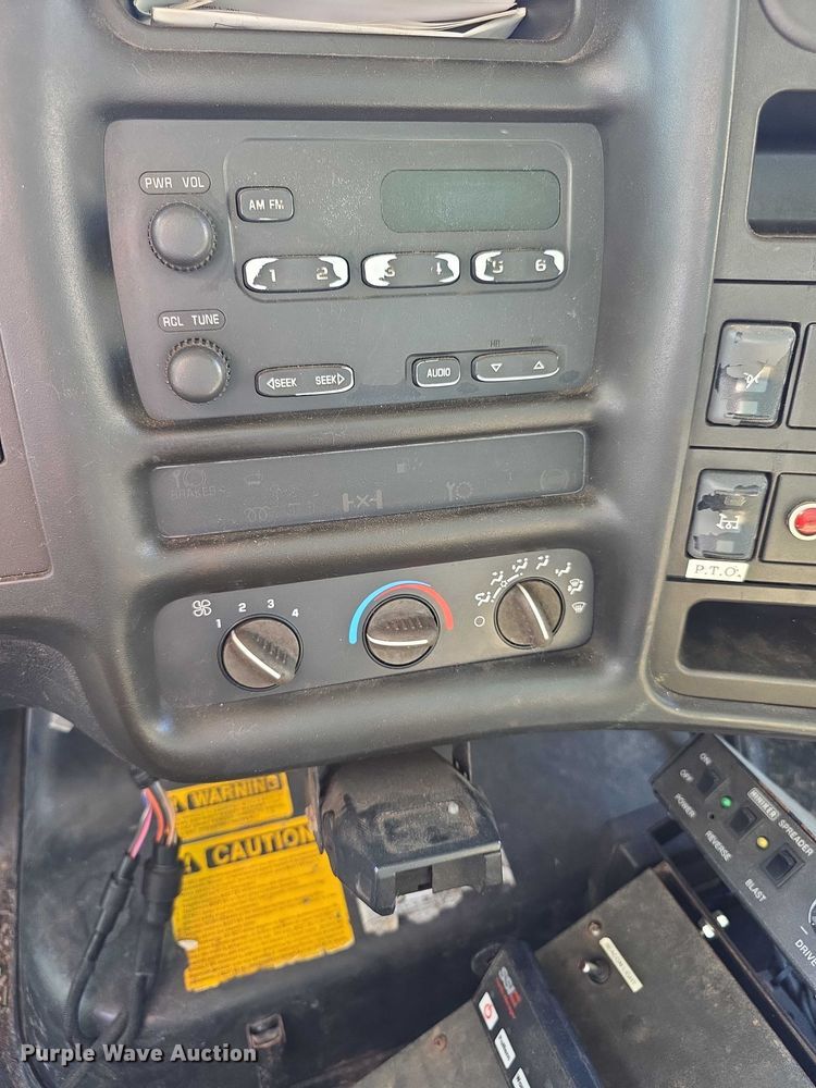 image for item EF3670 2004 GMC C5500 dump truck