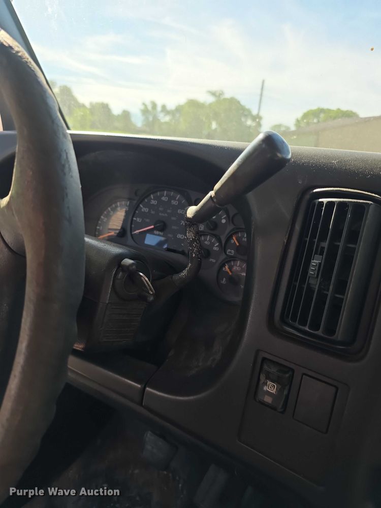 image for item EF3670 2004 GMC C5500 dump truck