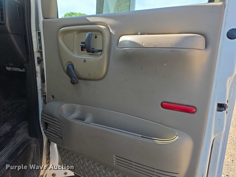 image for item EF3670 2004 GMC C5500 dump truck