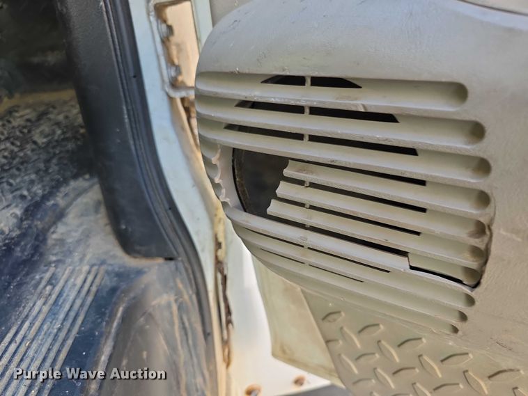 image for item EF3670 2004 GMC C5500 dump truck