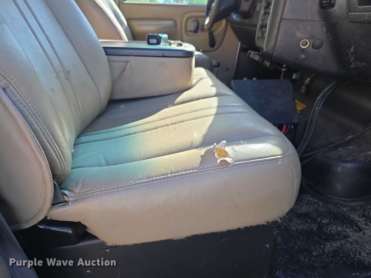 image for item EF3670 2004 GMC C5500 dump truck