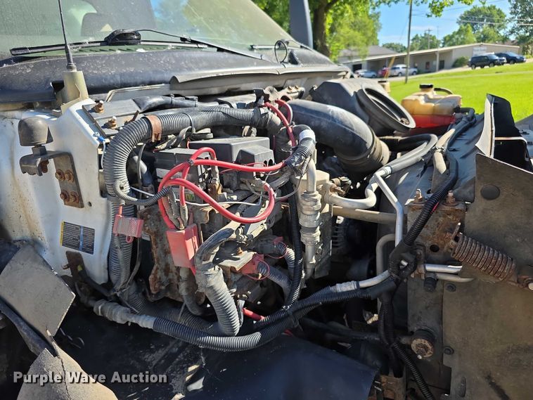 image for item EF3670 2004 GMC C5500 dump truck