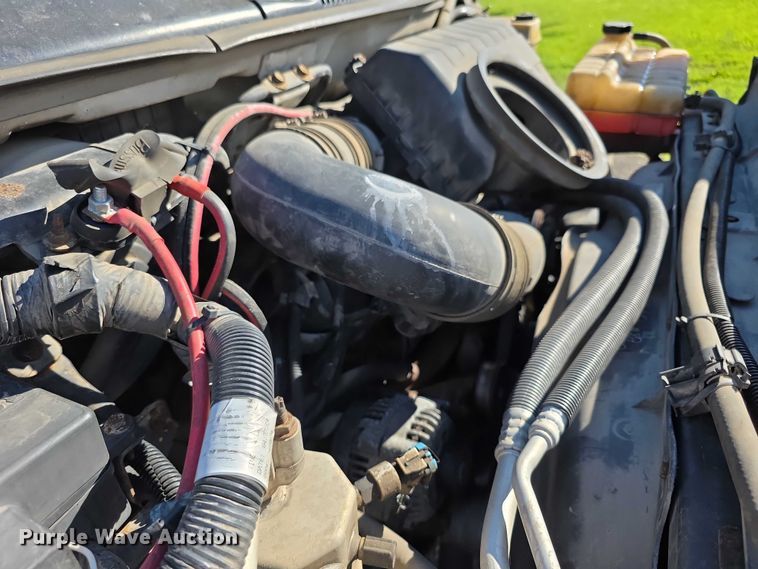 image for item EF3670 2004 GMC C5500 dump truck