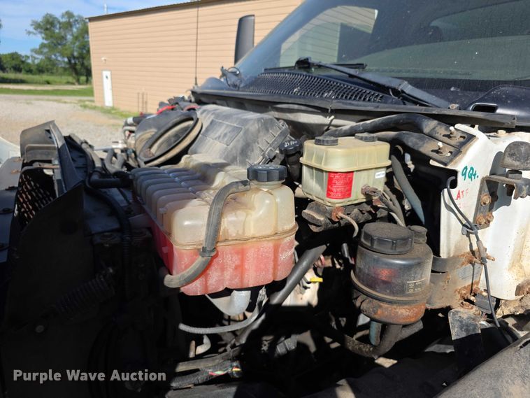 image for item EF3670 2004 GMC C5500 dump truck