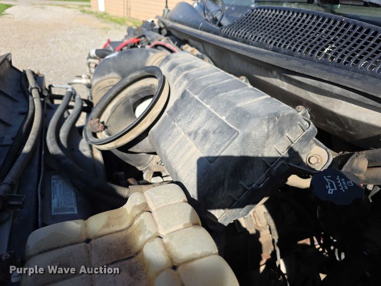 image for item EF3670 2004 GMC C5500 dump truck